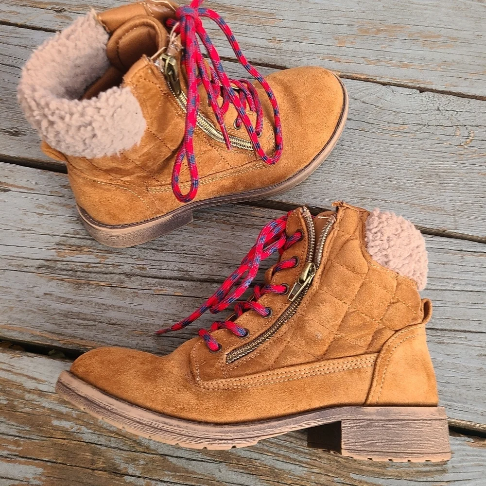 Steve Madden Hoddes Faux Fur Trimmed Boot Little Girl size 3‎